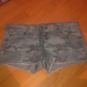 Camo tie up jean shorts